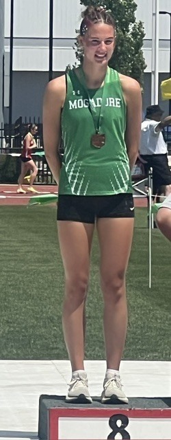Hayli on podium