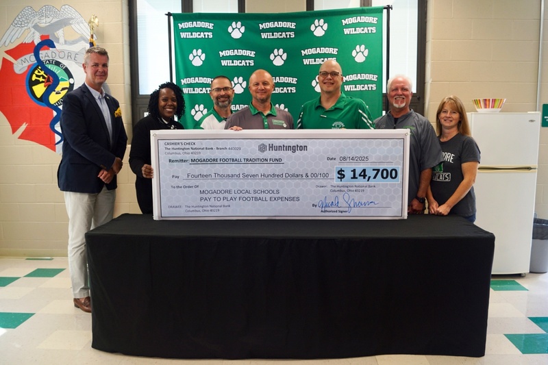 Left to right: John Knapp, Tawanna Hamm, Josh Cameron, Matt Adorni, Joe Adolph, Stephen Lutz, Jennifer Cumberlidge.