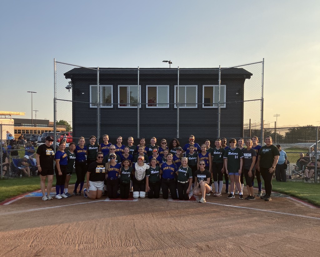 softball players on the field