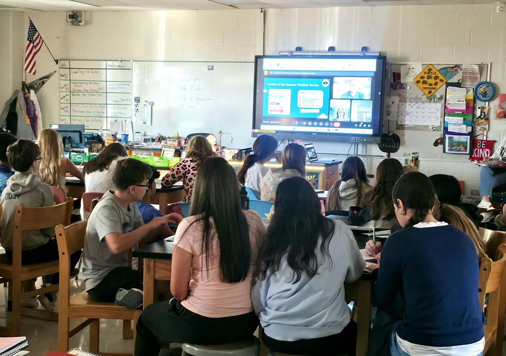 Students listen to members of NOAA about meteorology. 