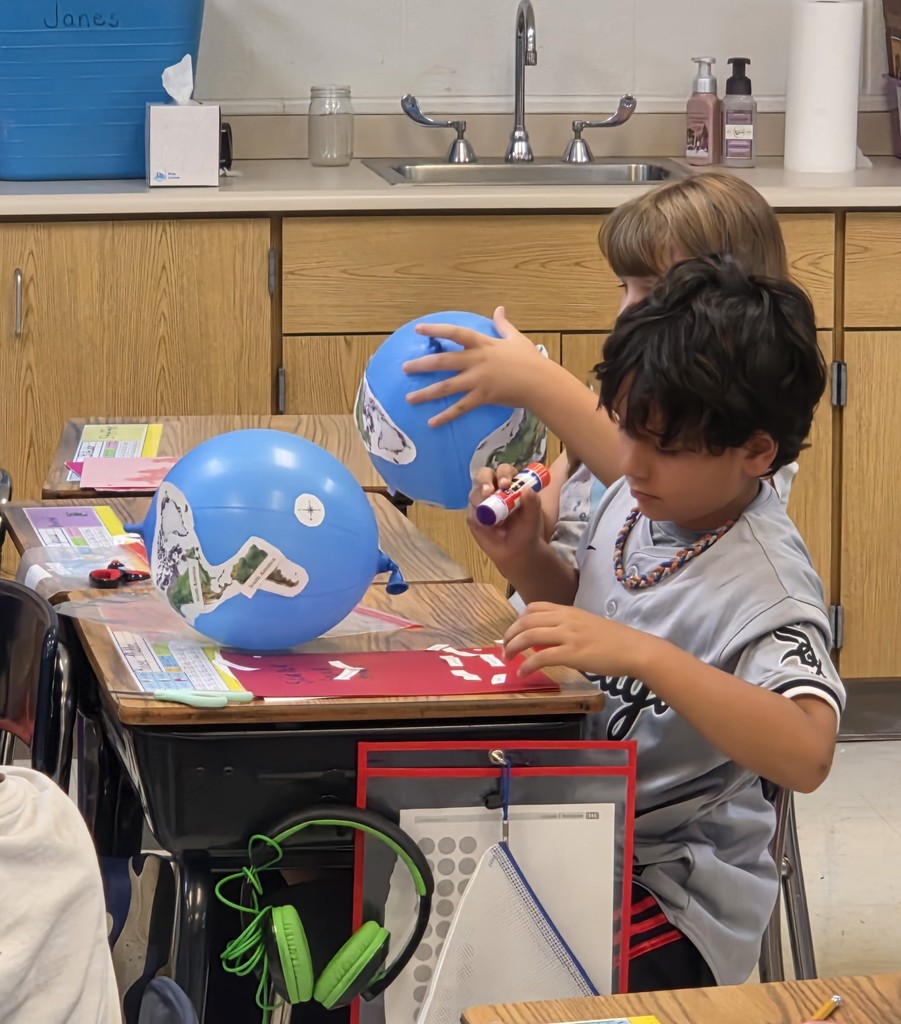 students making 3D globes