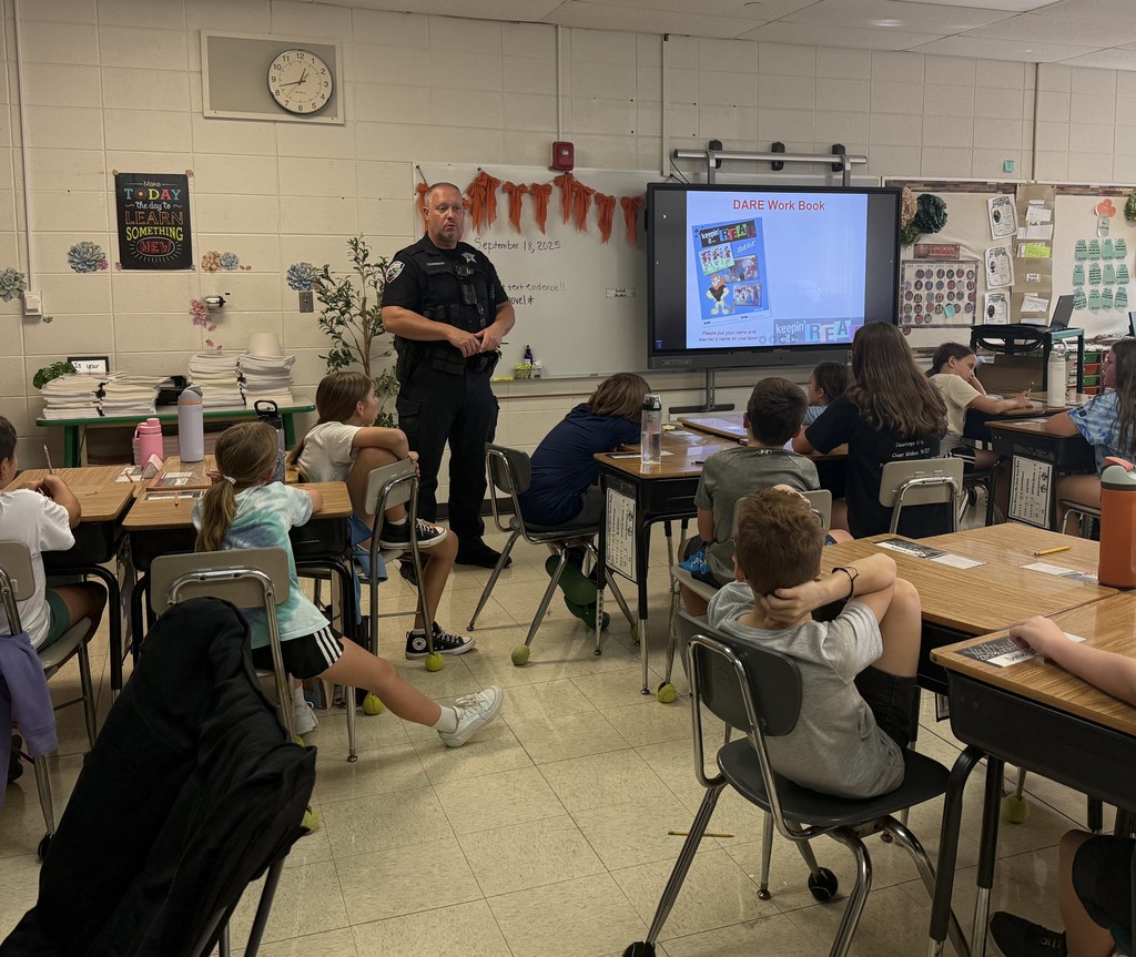 Officer Tom and his DARE students
