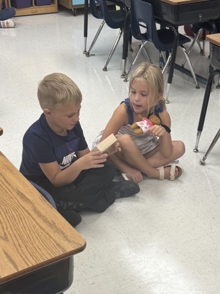 kindergarteners learning