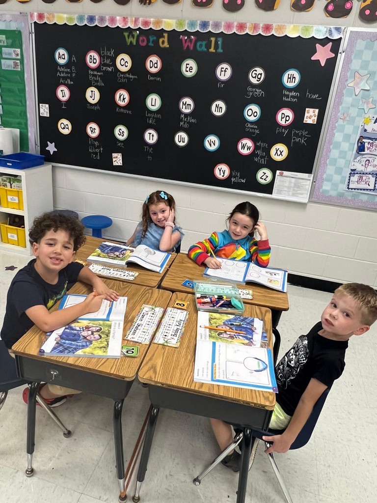 kindergarteners learning
