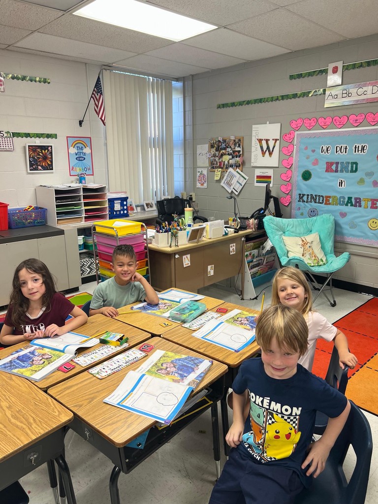 kindergarteners learning