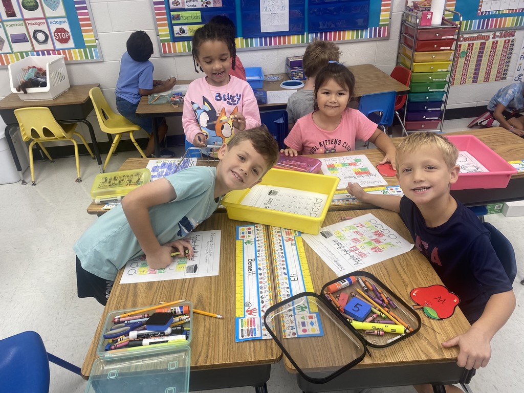 kindergarteners learning