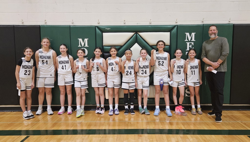 3rd place team with ribbon