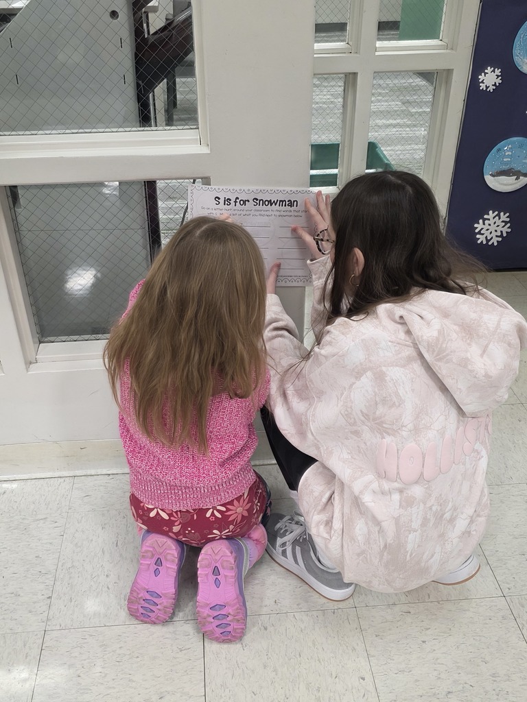 kinderbuddies making a snowman craft