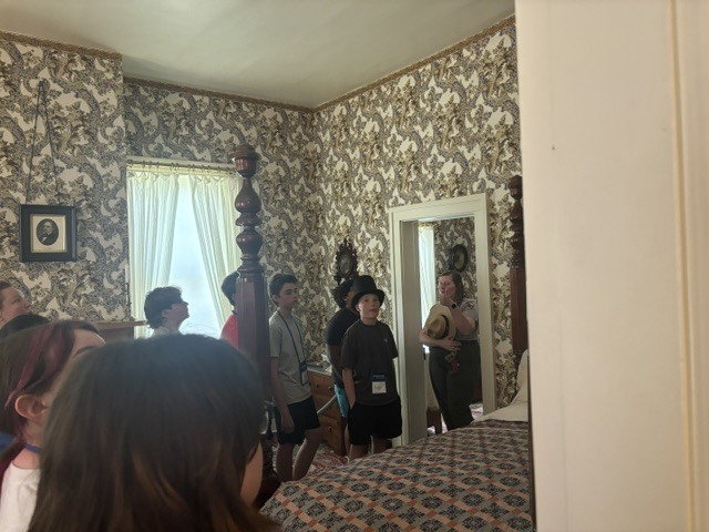 students on trip to springfield