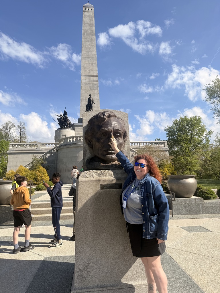 students on trip to springfield