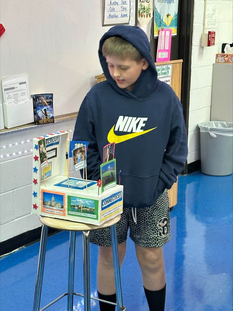 Our 5th graders created parade floats to showcase the states they researched! They did an amazing job presenting their projects to the class. 🎉🇺🇸