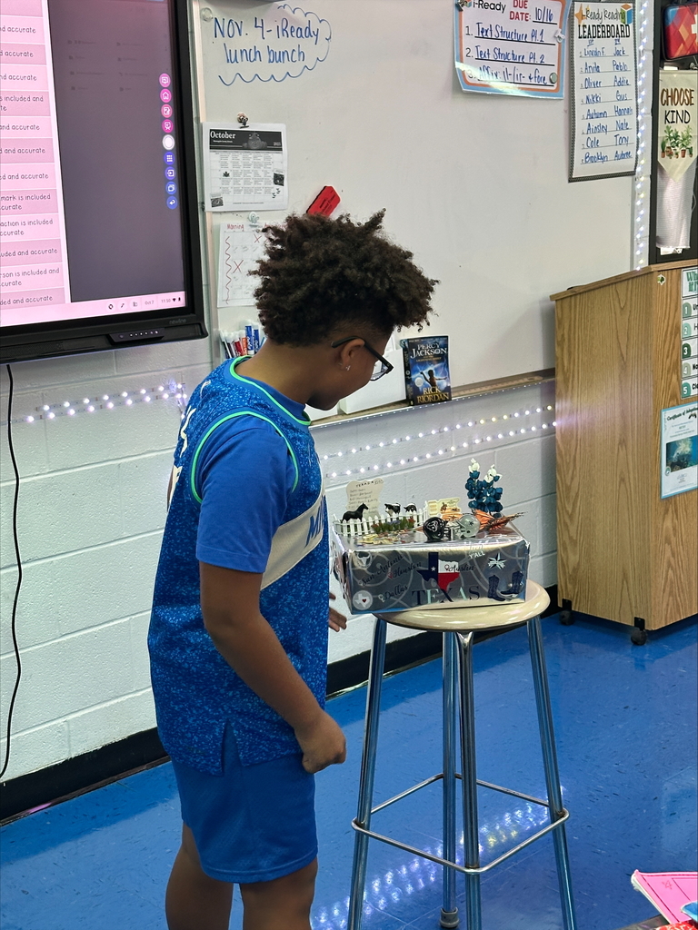 Our 5th graders created parade floats to showcase the states they researched! They did an amazing job presenting their projects to the class. 🎉🇺🇸