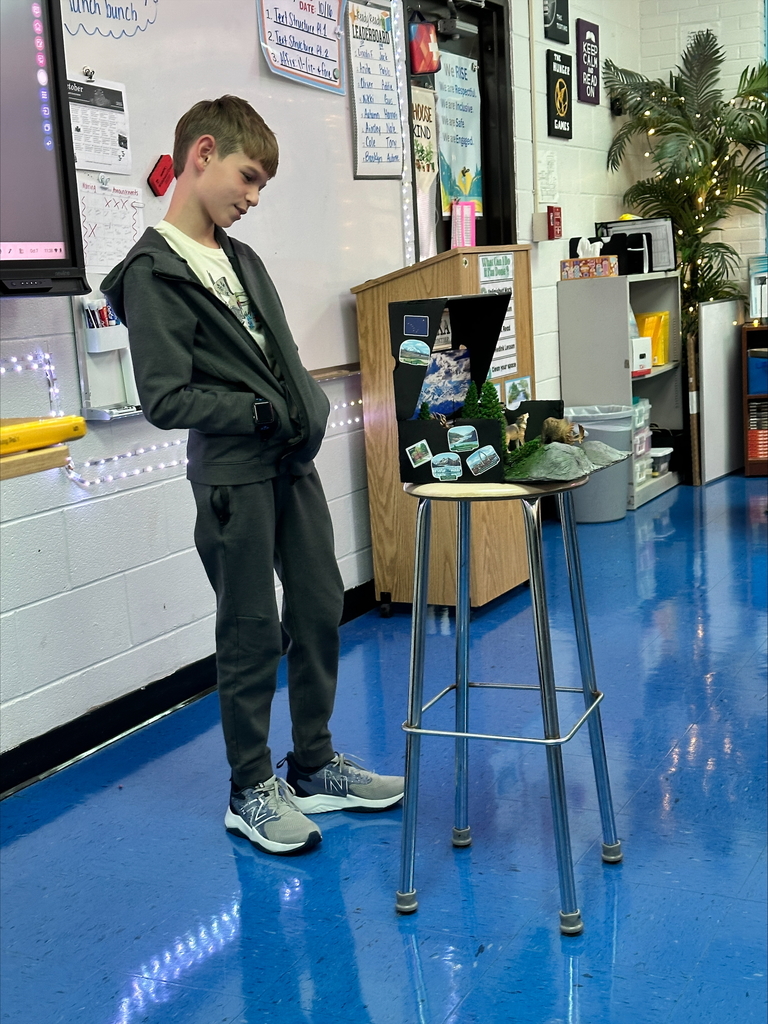 Our 5th graders created parade floats to showcase the states they researched! They did an amazing job presenting their projects to the class. 🎉🇺🇸