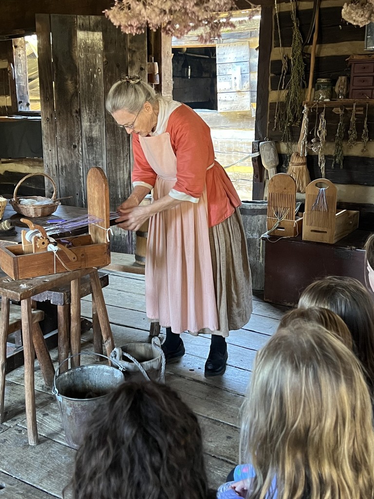 Mrs Wise's class learning about colonial times at Prickett's Fort!