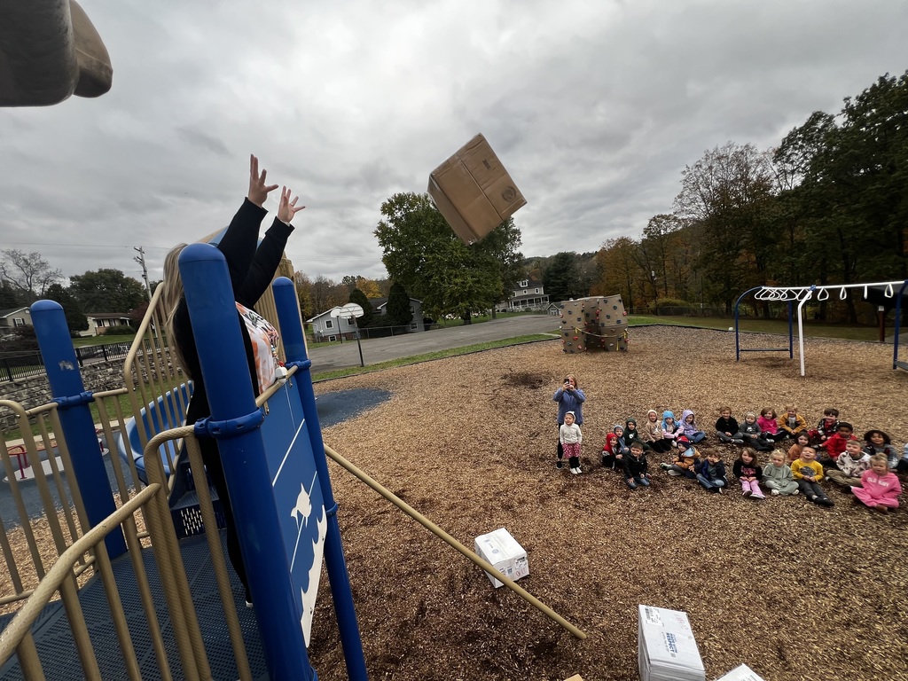 Mrs. Brittany and Ms. Belinda's Pre-K class had a blast during today’s Pumpkin Drop event! 🎃