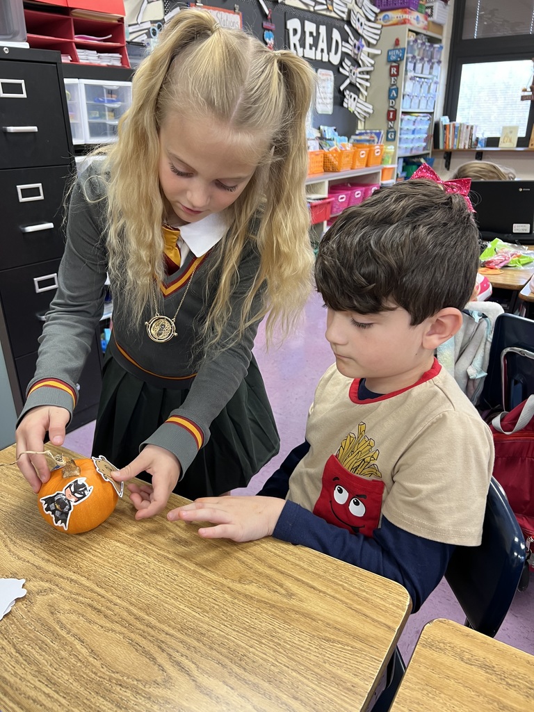 Festive fun and autumn smiles at Ms. Wadsworth’s Fall Party!