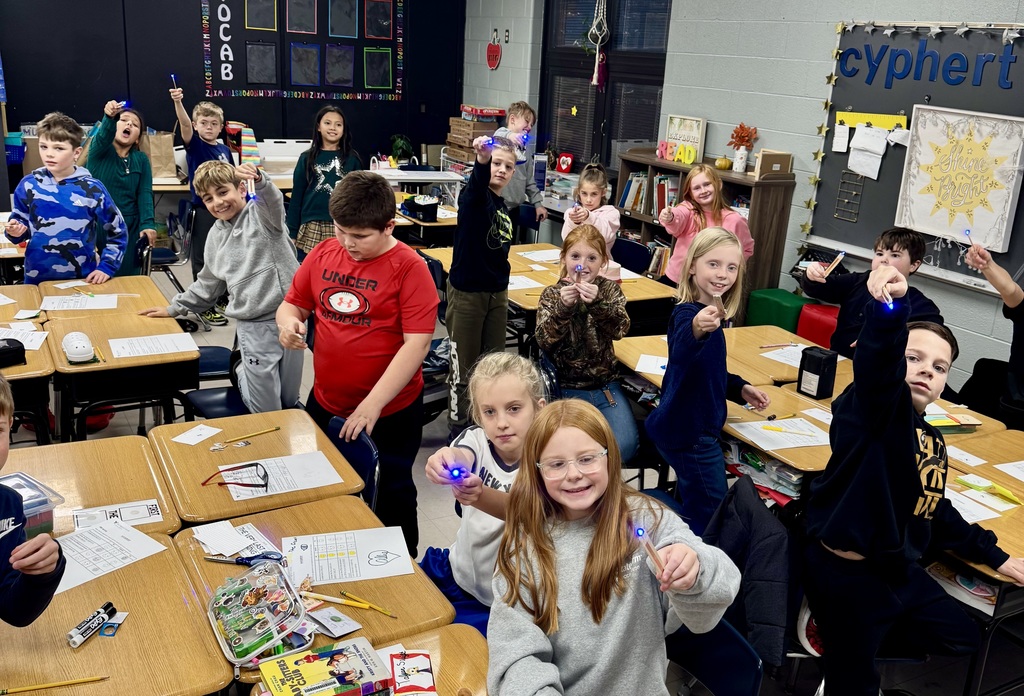 Fourth grade made circuit flashlights with 4H!