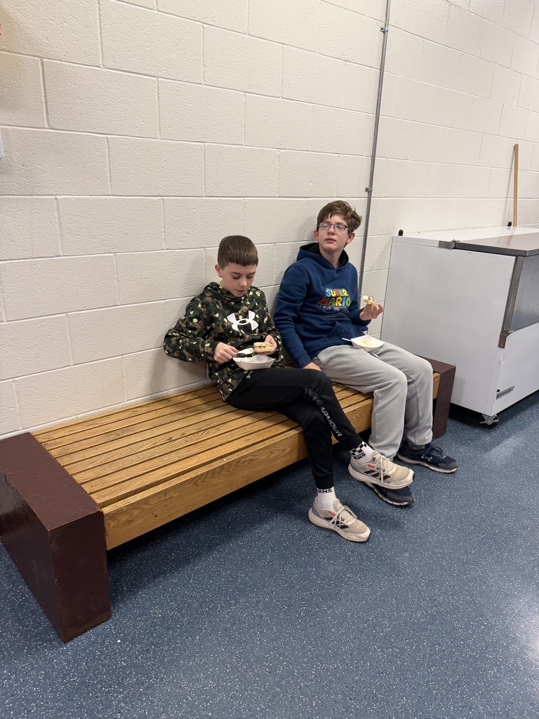 students eating cookies