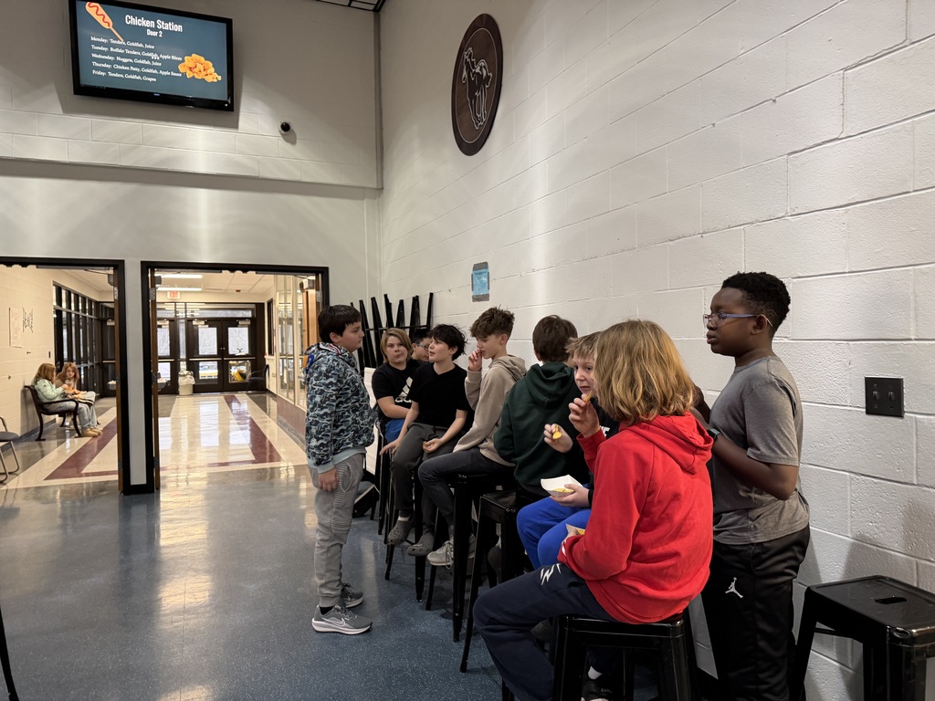 students eating nachos