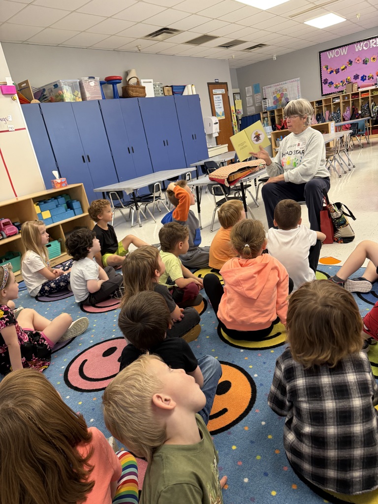 Cindy O'Brien reading to students