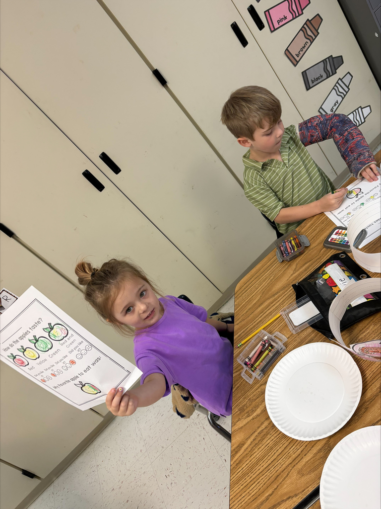 Kindergarten students tasting apples