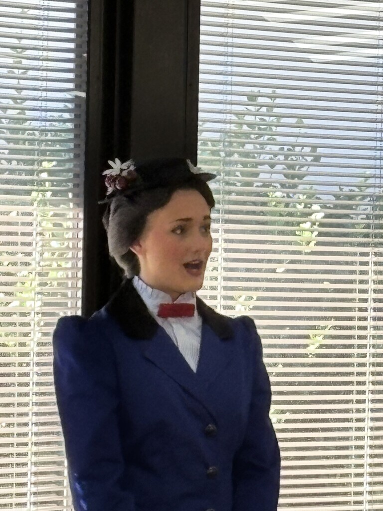 Mary poppins reading to 2nd graders