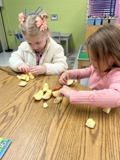Prek students cutting apples