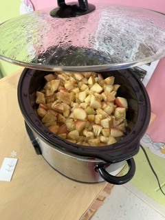 crockpot of apples for applesauce