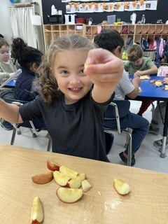 Prek students cutting apples