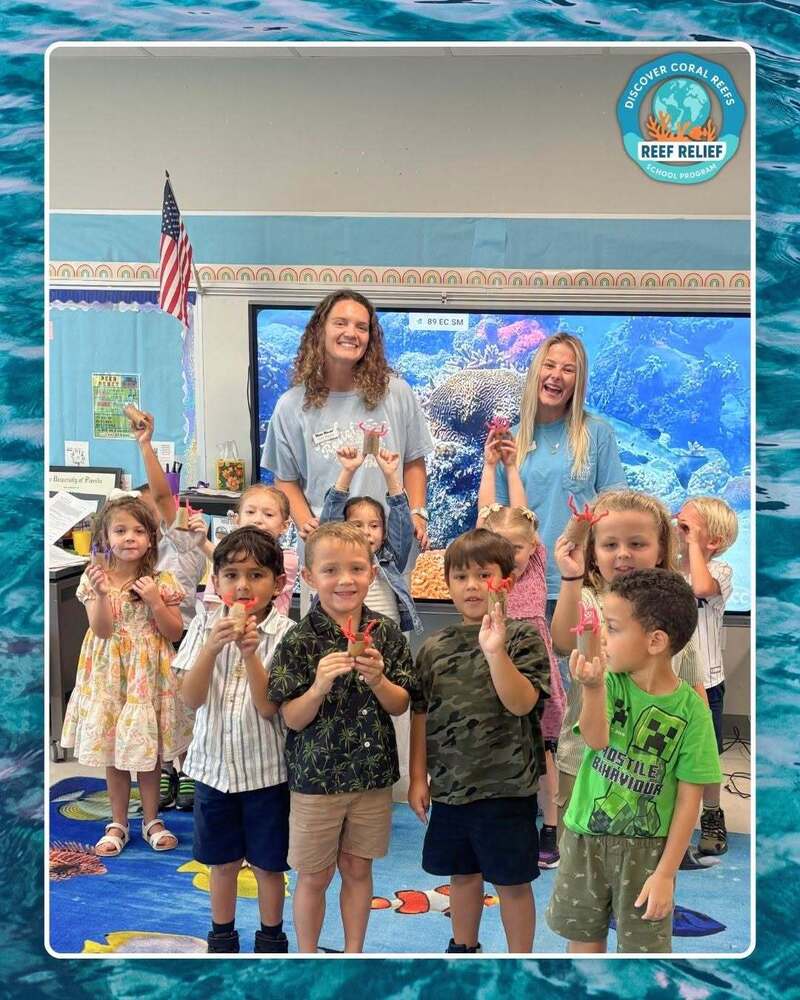 Reef Relief reps with a group of SLS Students