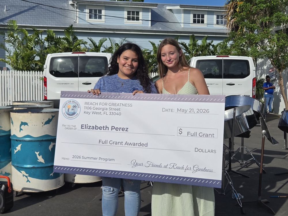studeints with giant check