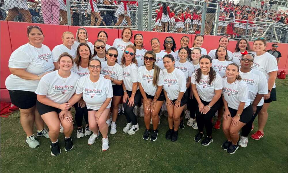 Alumni Cheerleaders