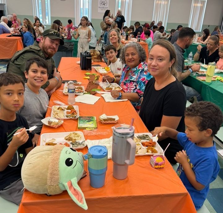 Thanksgiving lunch crowd