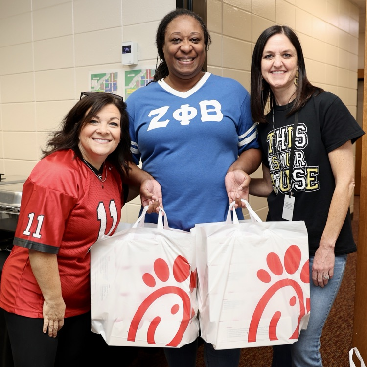 volunteers and zeta phi beta rep