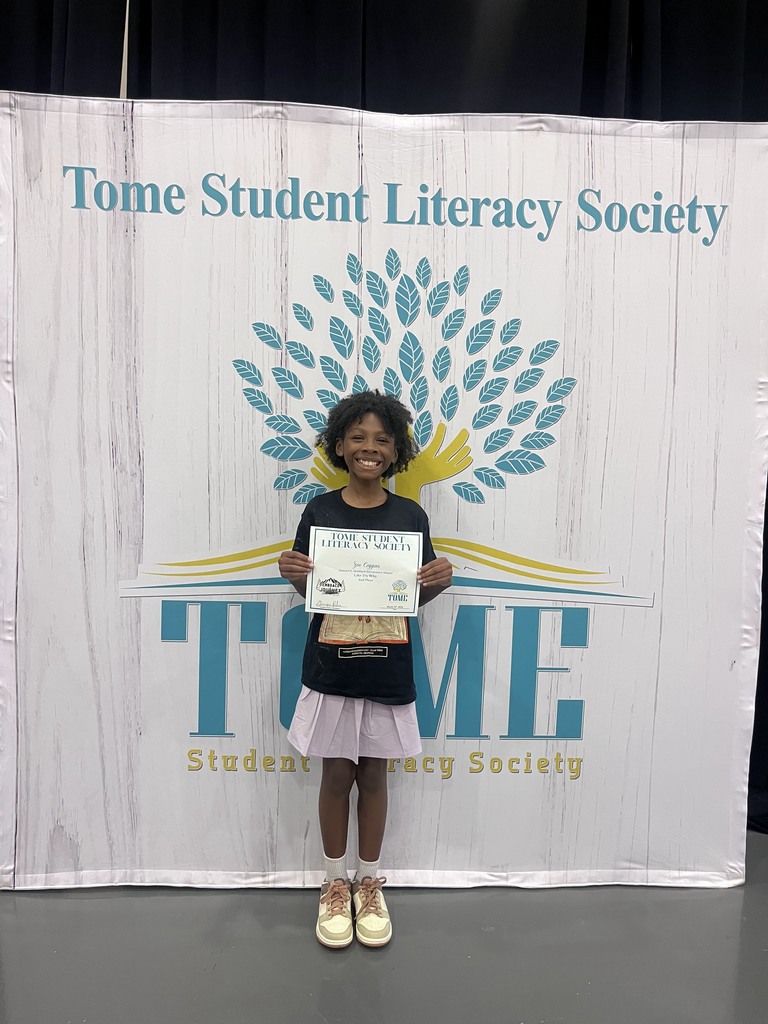 Zoe wins Graphic Design