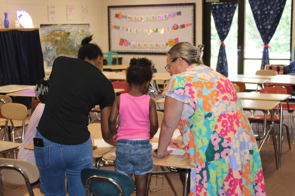 5th grade teacher meeting new student at Open House