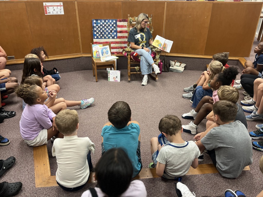 Guest reader Kylie reading to 2nd grade class. 
