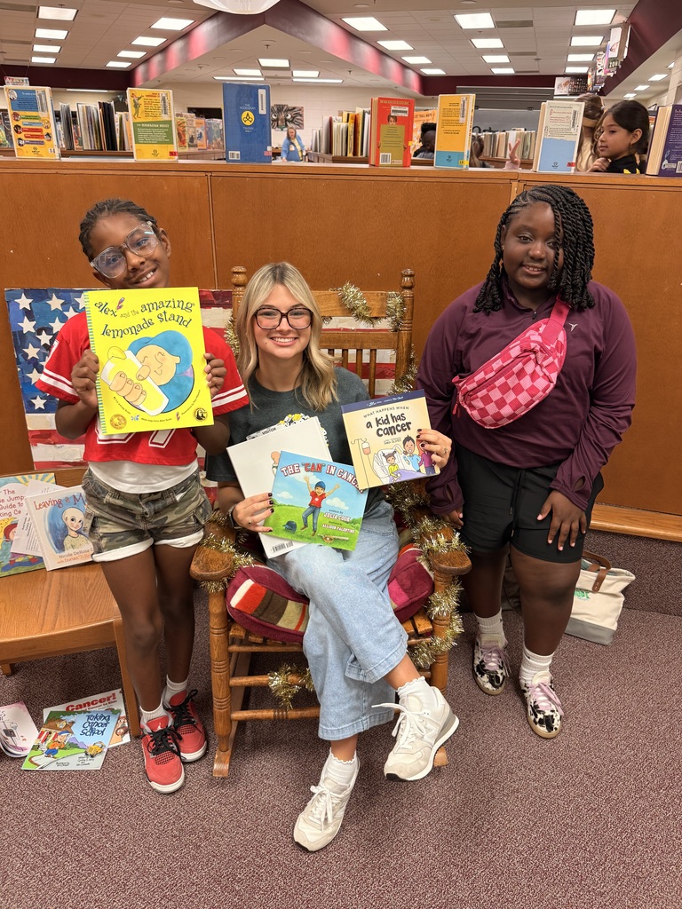 Kylie with 4th grade students and the books she read.
