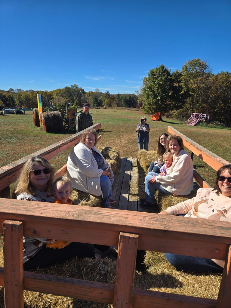 EHS enjoyed a trip to the Sunset View Pumpkin Patch .