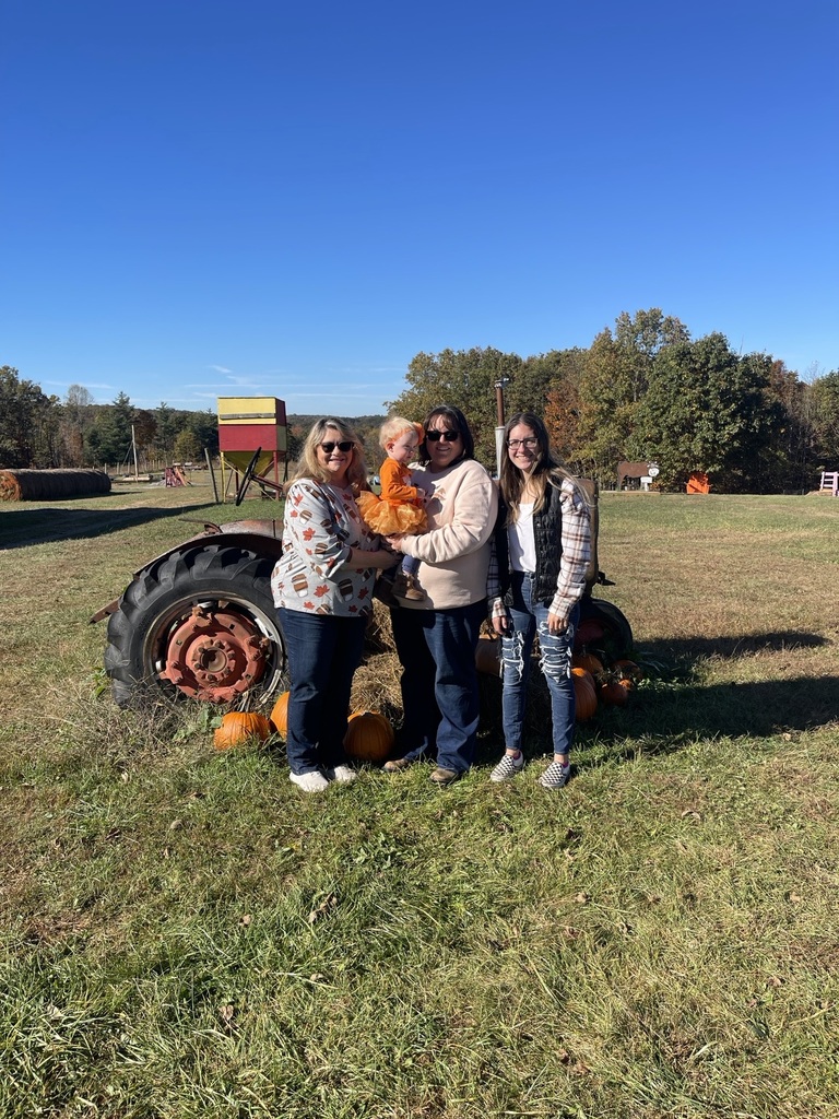 EHS enjoyed a trip to the Sunset View Pumpkin Patch .