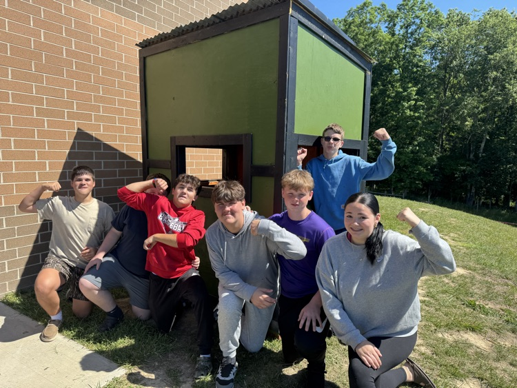 PMS constructionstudents built a hunting blind. 