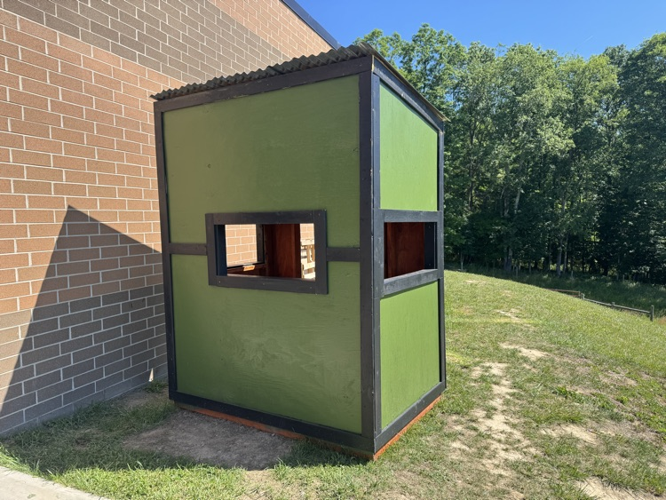 PMS constructionstudents built a hunting blind. 