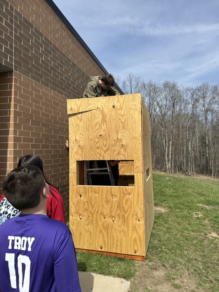 PMS constructionstudents built a hunting blind. 