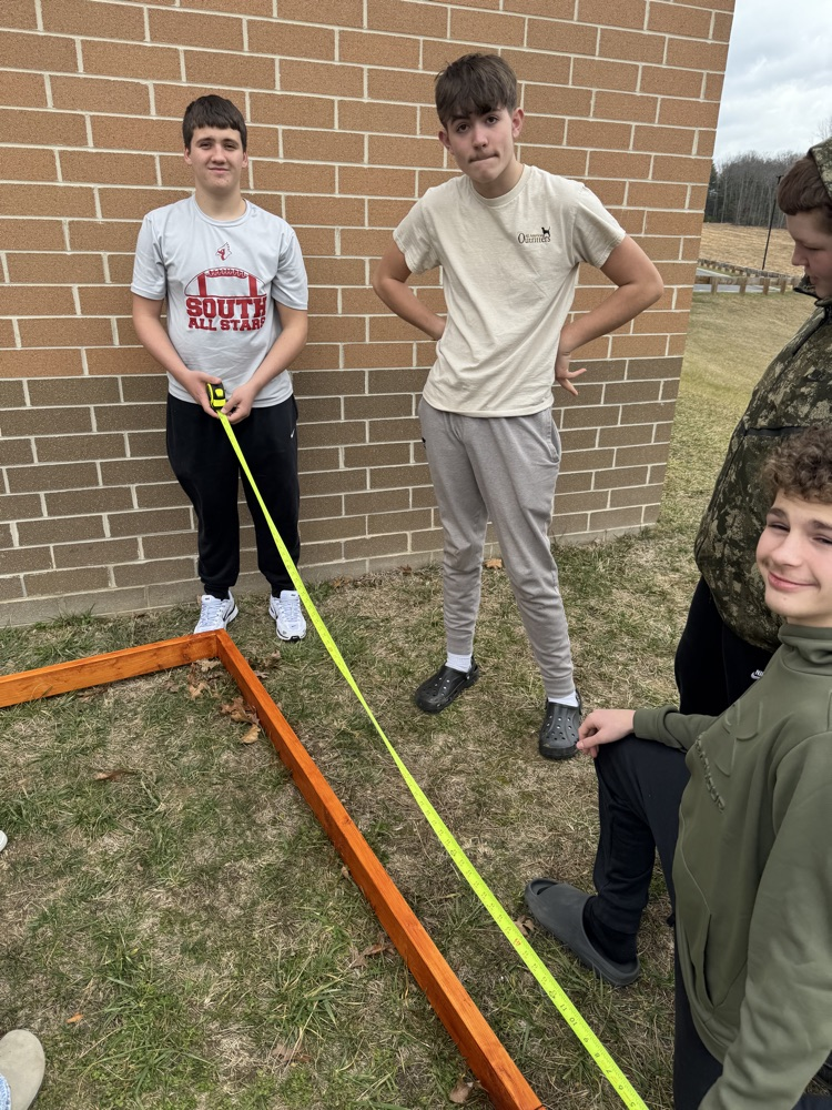 PMS constructionstudents built a hunting blind. 