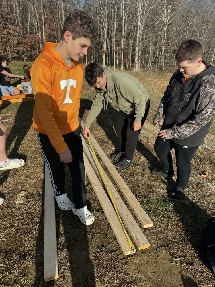 PMS constructionstudents built a hunting blind. 