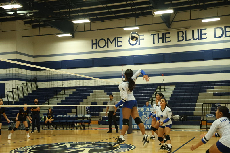 Eriel Gomez jumps for ball