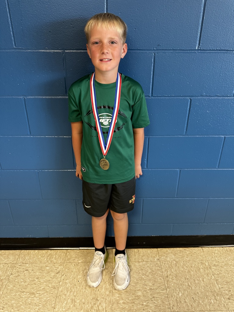 Cayson McNaul was honored last week for scoring in the top 2% of the State of Iowa ISASP (Iowa Test of Basic Skills if some remember 😁). This was achieved in the spring of 2025, when Cayson was in 3rd grade! Congratulations, Cayson! 📚📝