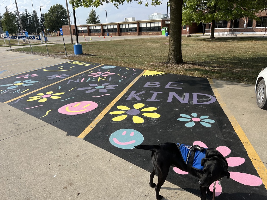 Students and staff worked hard this past weekend decorating their parking spots in the lots of the school! This event is hosted by the NHS! 🎨🖌️