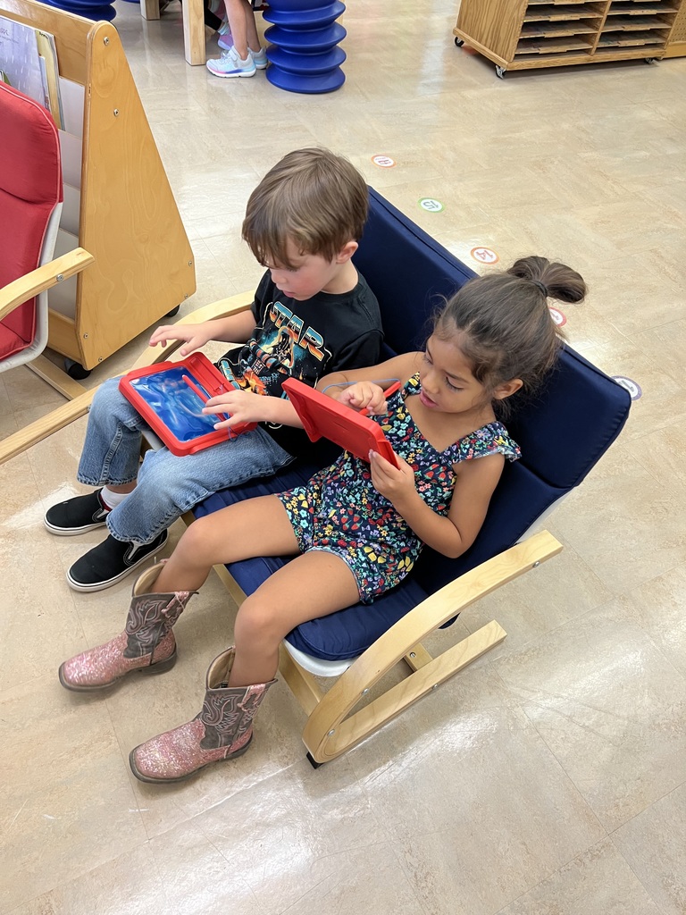 Preschool has been in session for a few weeks and one of our favorite play centers is the library center! Books, whiteboard writing, and more! 📚🤓