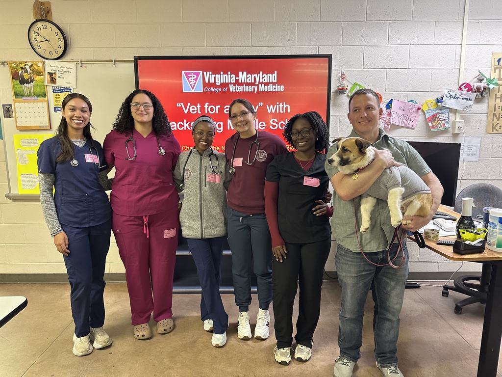 Vet students pose for a group photo